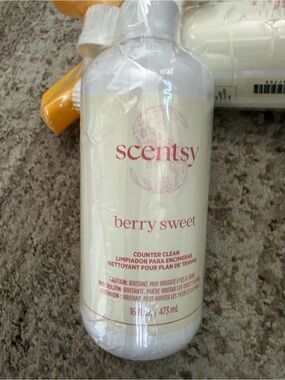 Scentsy Berry Sweet Counter Clean